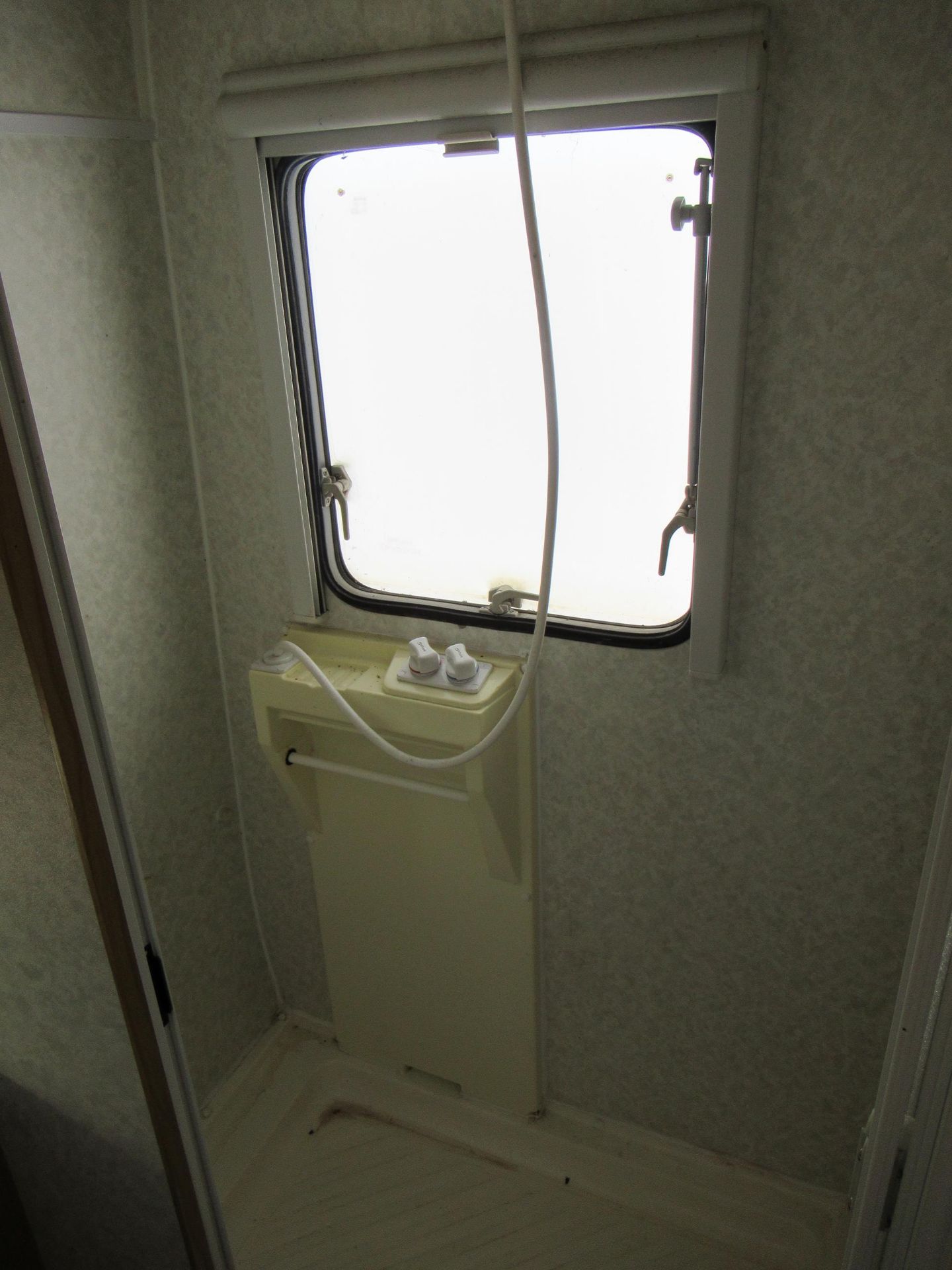 Lunar Solar Eclipse 462 two berth single axle caravan with double/two single beds. - Image 31 of 38