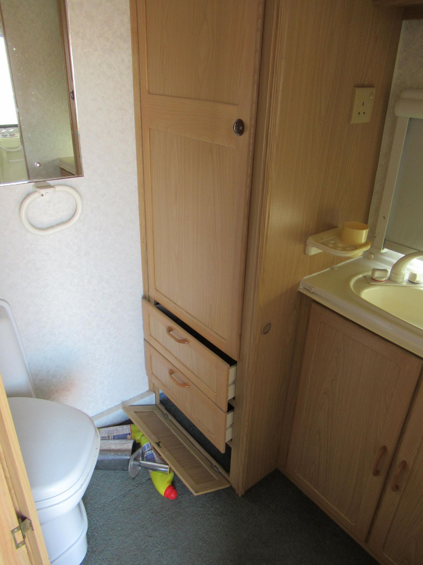 Lunar Solar Eclipse 462 two berth single axle caravan with double/two single beds. - Image 29 of 38