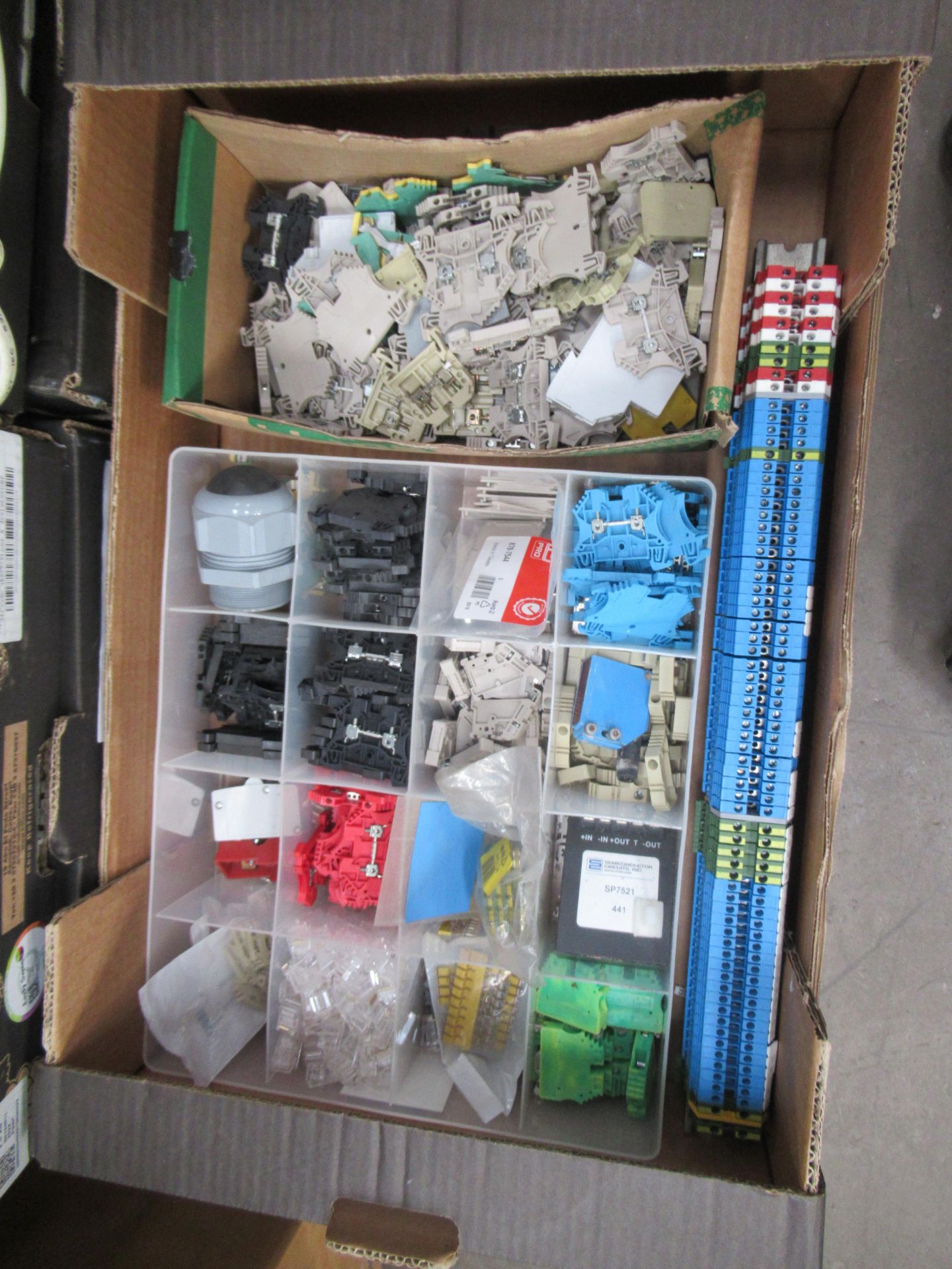 9x Boxes of electrical items including transformer fitters, isolators, wiring fittings etc - Image 7 of 10