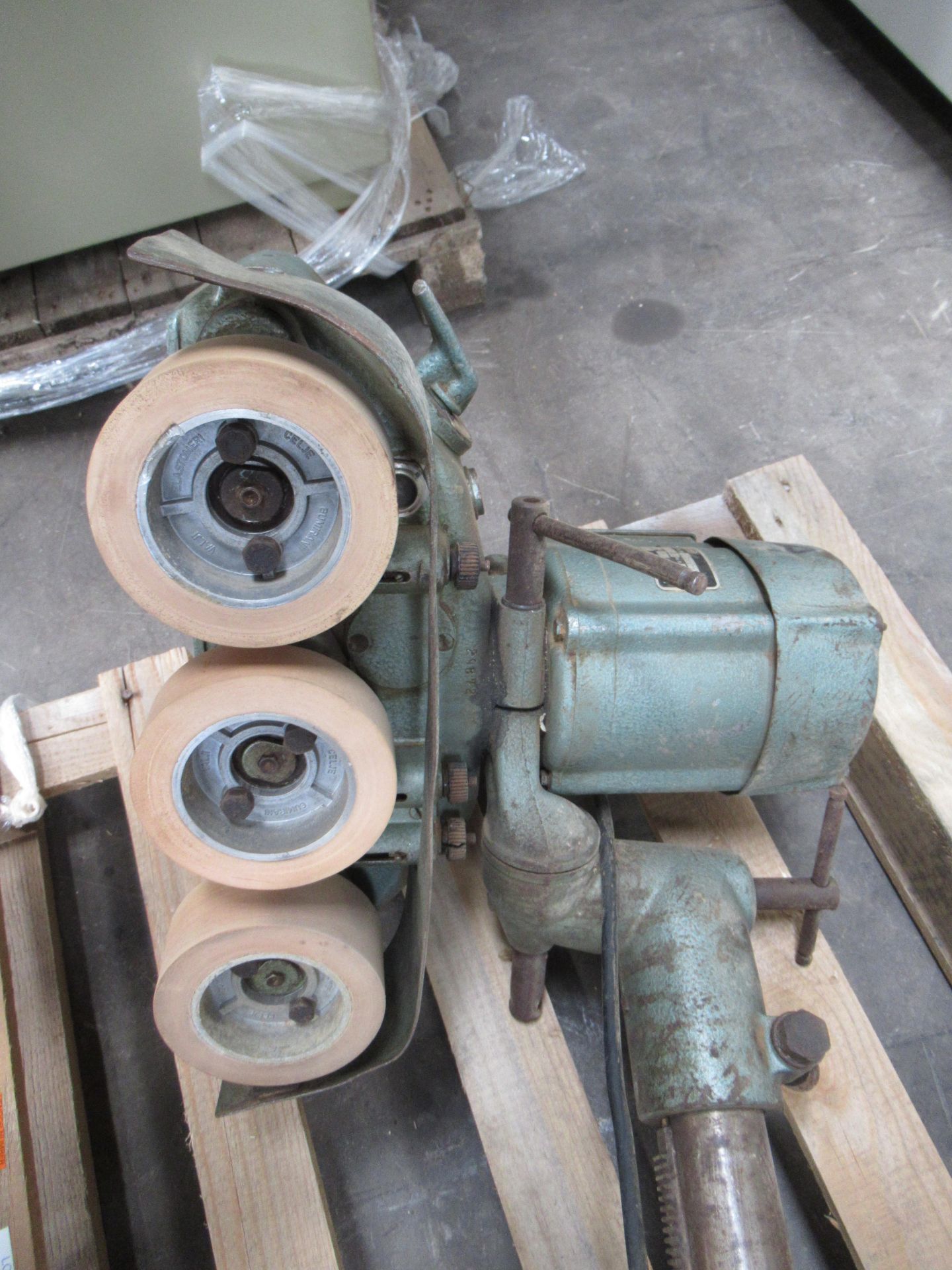 Holzner 29872 Powered Roller Feed Unit 3PH, Please note there is a £5 plus VAT Lift Out Fee on this - Image 2 of 3