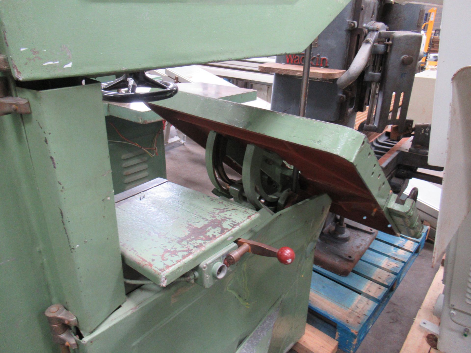 Wilson Bandsaw with Tilting Table. Please note there is a £15 plus VAT Lift Out Fee on this lot - Image 2 of 5