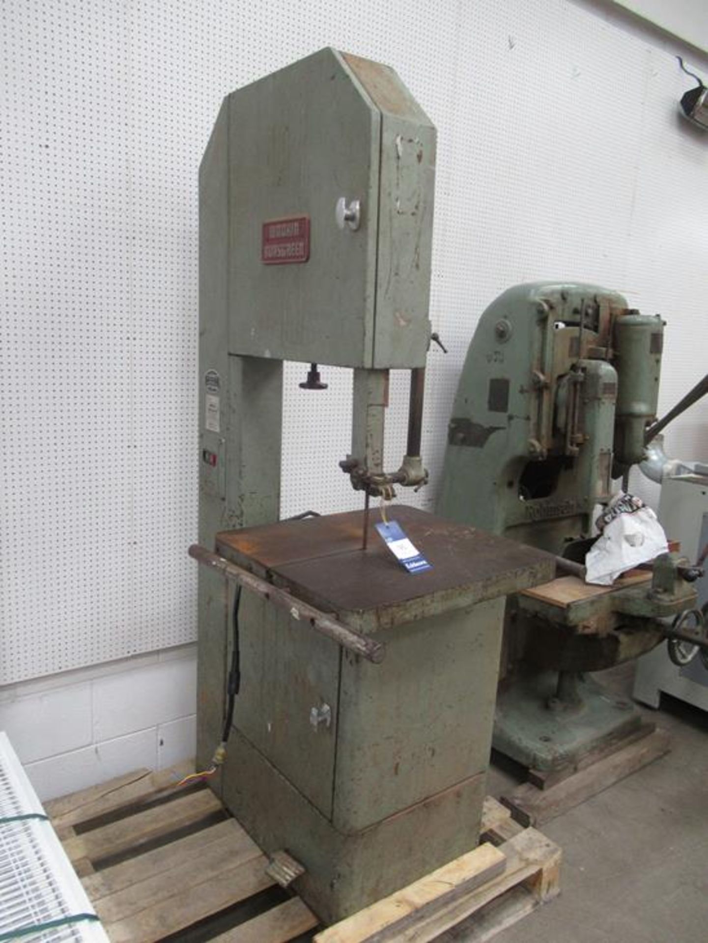 Wadkin Bursgreen vertical bandsaw 240V, No. E773130 - Image 3 of 8