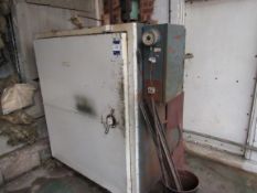 Electric Oven - Located on the first floor. The only removal access for large items is via an