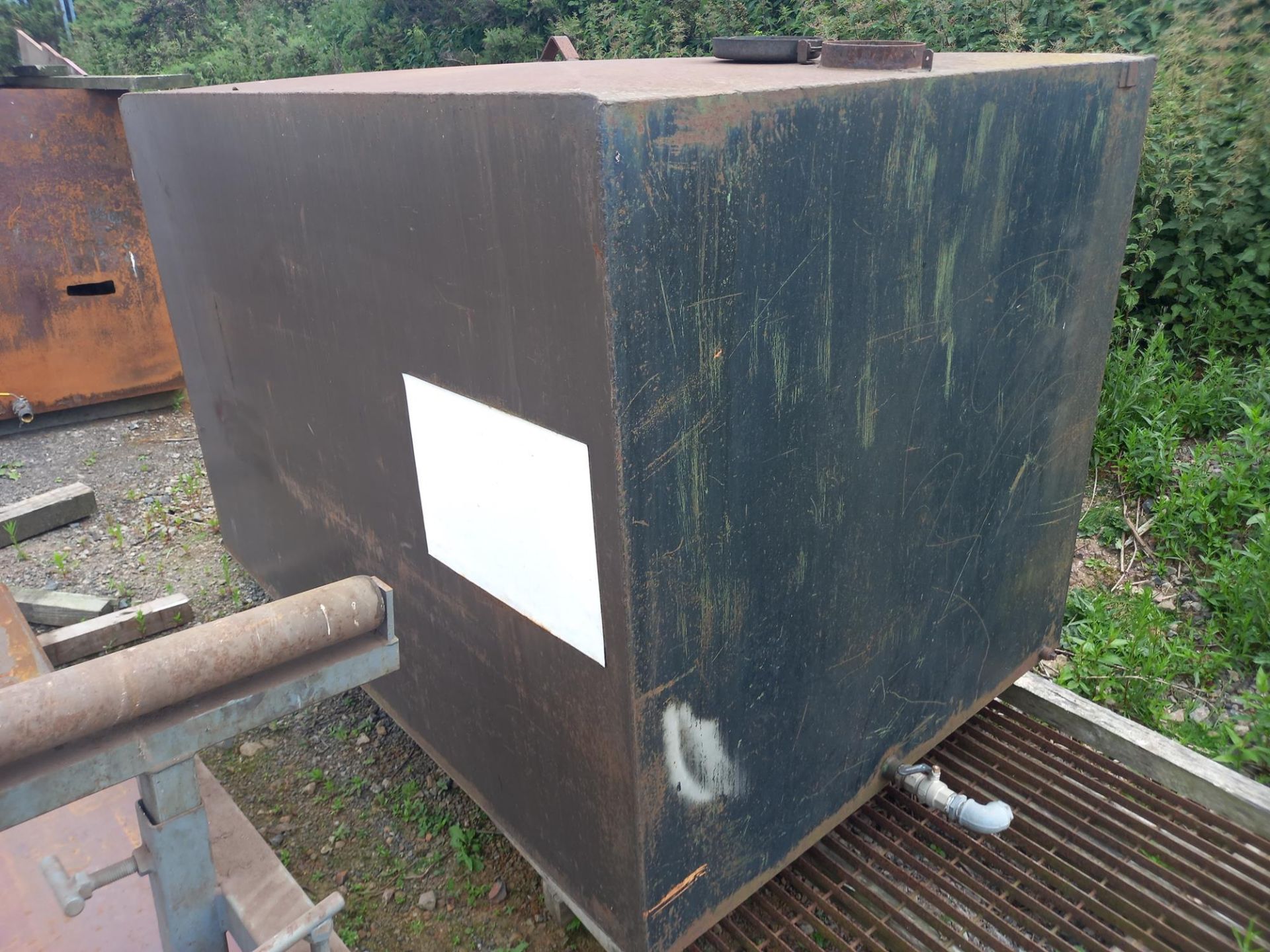 Steel fuel tank 1.8m x 1.22m wide x 1.2m tall - Image 2 of 2