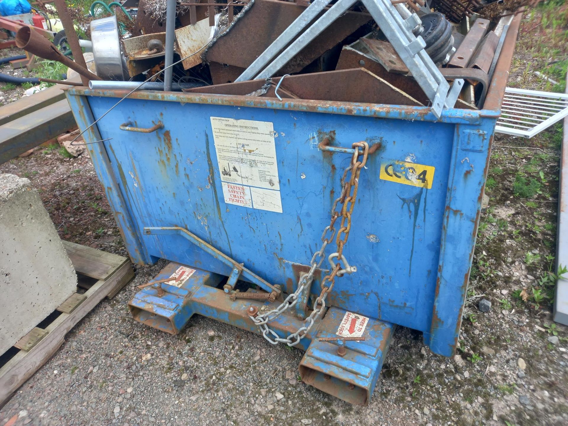 Empteezy forklift tipping skips, 1200mm wide x 1400mm x 650mm deep - Image 2 of 2