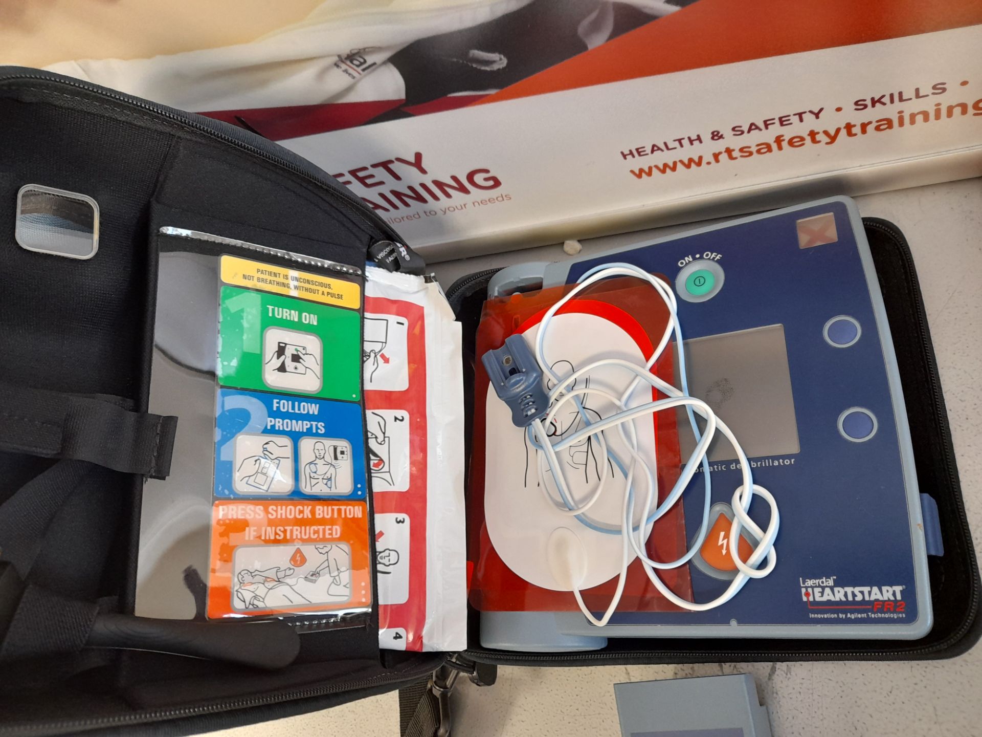 Heart Start FR2 semi-automatic defibrillator, with spare battery - Image 2 of 4