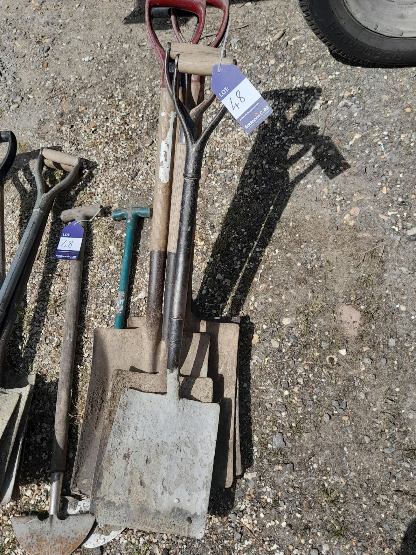 Quantity of Digging Tools to include Shovels & Forks - Image 2 of 4