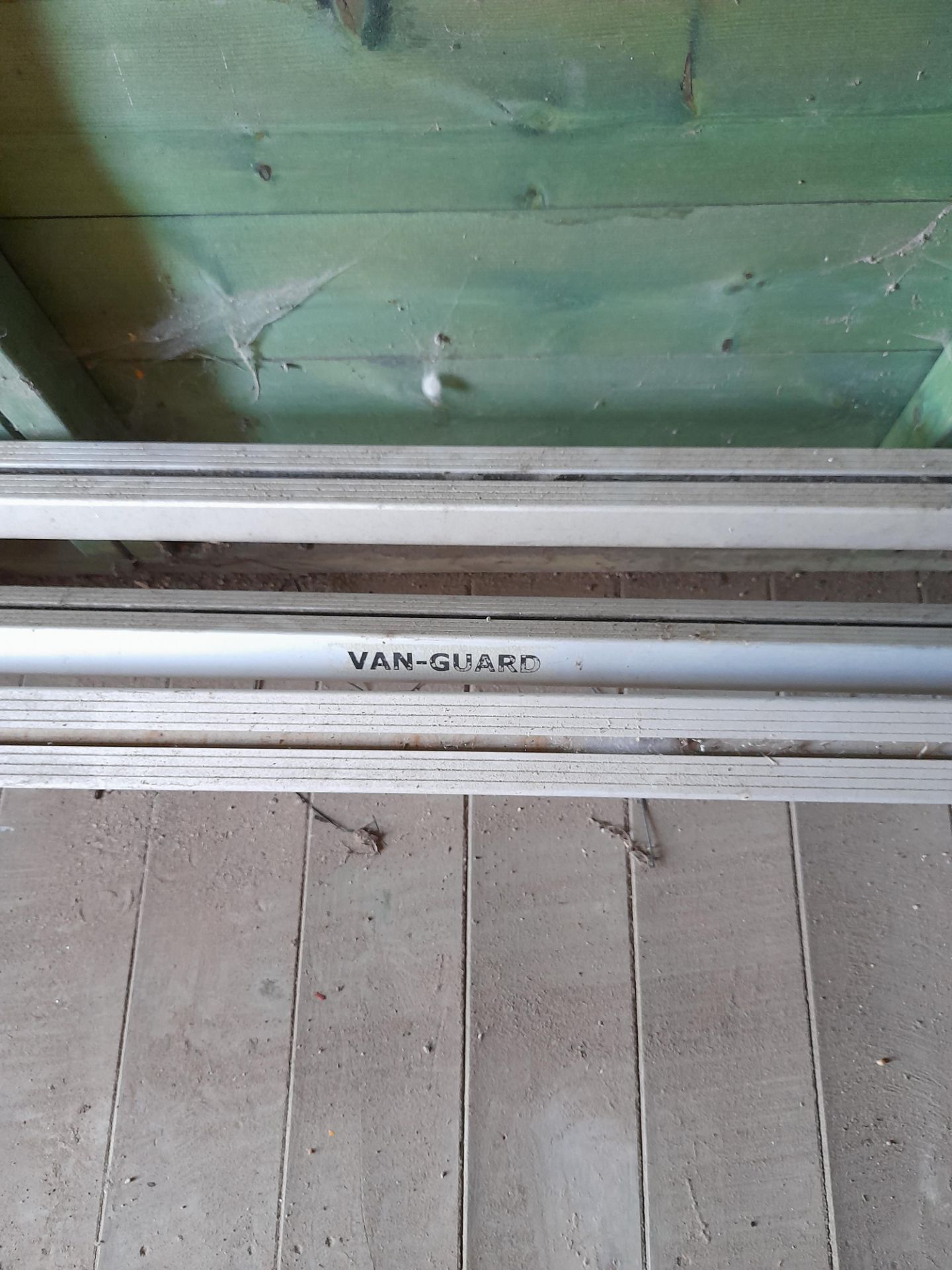 Van Guard Triple Section 175cm Adjustable Roof Bars - Image 2 of 2