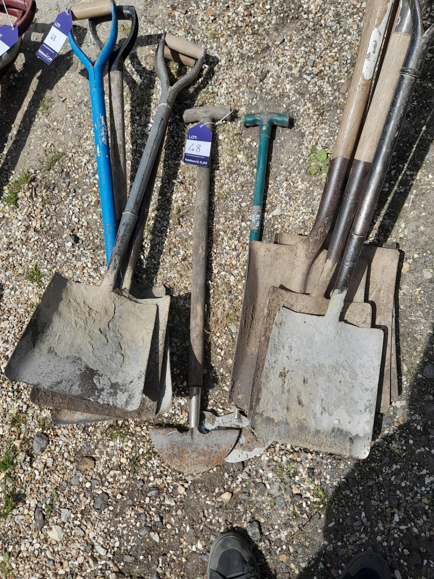 Quantity of Digging Tools to include Shovels & Forks - Image 3 of 4