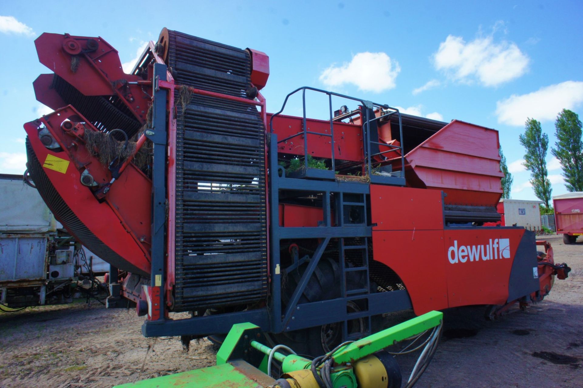 Dewulf RS2060 Trailed 2-Row Sieving Harvester, Serial Number 5811679, Year 2011 - Image 5 of 10