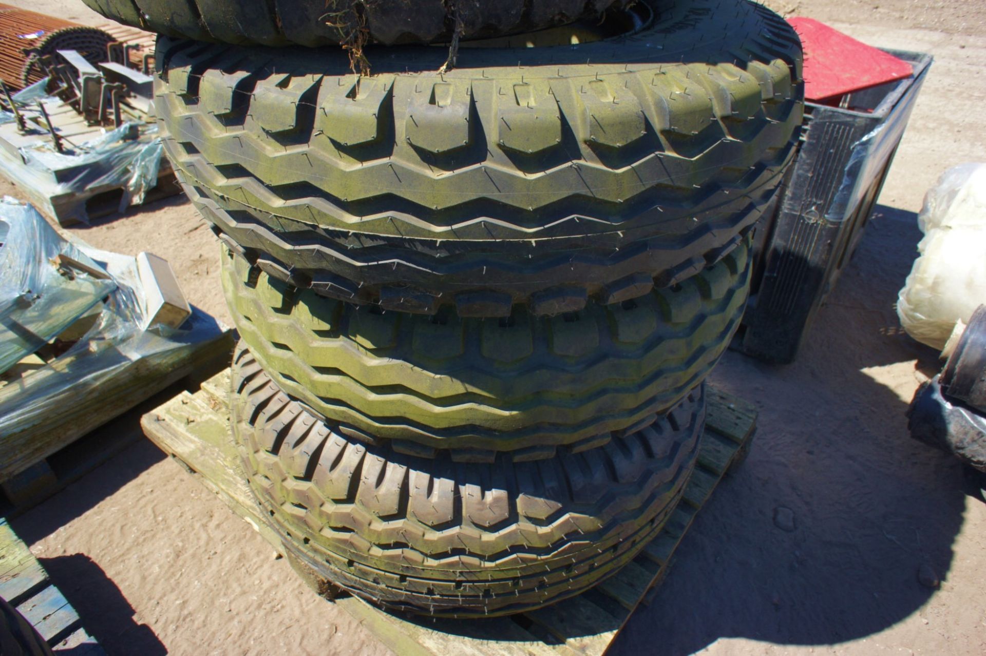2 x 15.0/1718 Tyres & 2 x 12.5/80-18 Tyres - Image 3 of 4