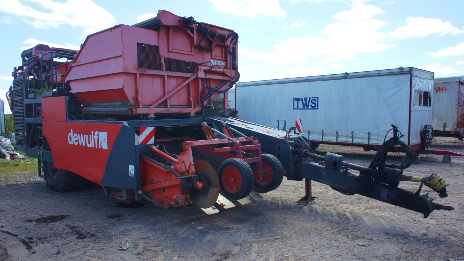 Dewulf RS2060 Trailed 2-Row Sieving Harvester, Serial Number 5811679, Year 2011 - Image 7 of 10