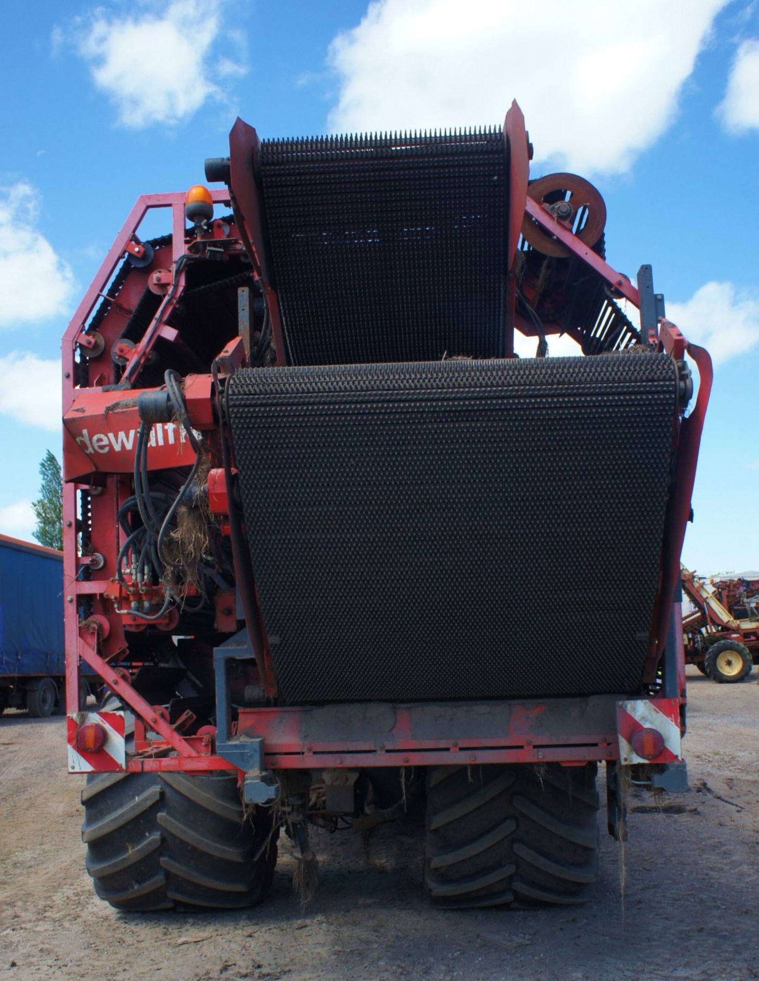 Dewulf RS2060 Trailed 2-Row Sieving Harvester, Serial Number 5811679, Year 2011 - Image 4 of 10