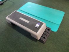 Power Plate step, with 2 x Comfort Gym mats