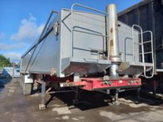 2006 Montracon Tri Axle alloy bodied aggregate tipping trailer.