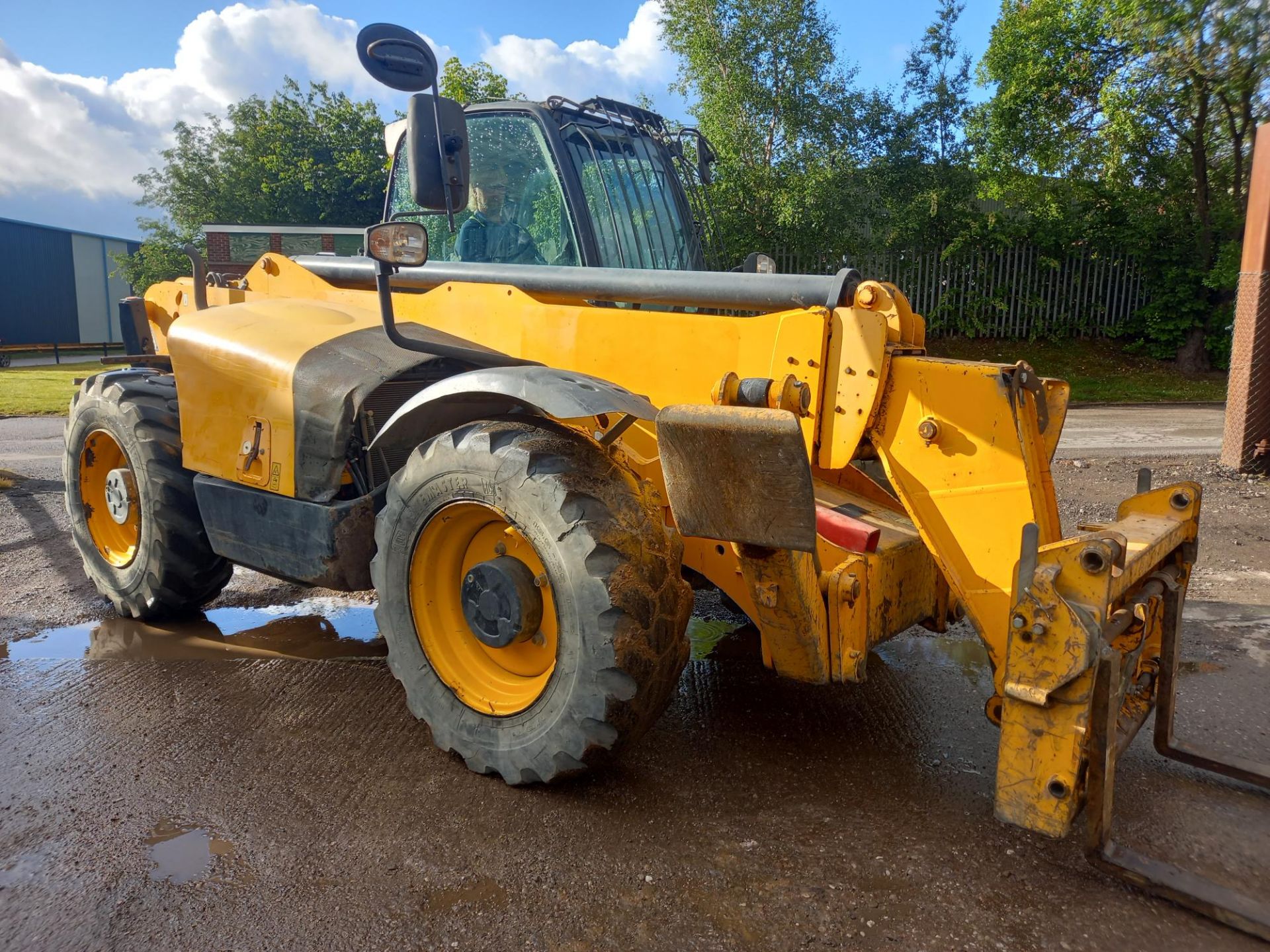 2012 JCB 535-125 Hi Viz 4x4 telehandler c/w forks and fitted with 3rd hydraulic line. Approx. 6680 r