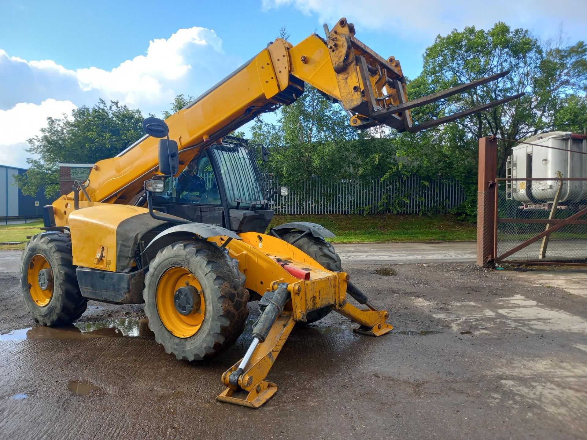 2012 JCB 535-125 Hi Viz 4x4 telehandler c/w forks and fitted with 3rd hydraulic line. Approx. 6680 r - Image 9 of 9