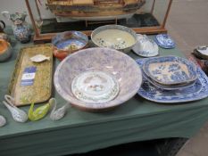 Porcelain/glassware including meat plate, Arthur wood tankard, decorative bowls, swans etc