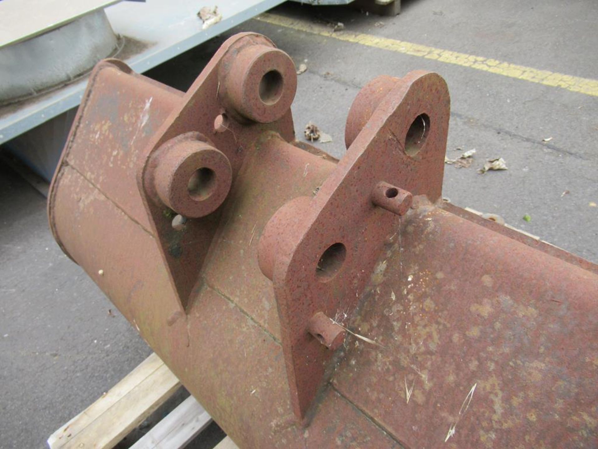 A Dyking/Ditching Bucket. Width 1170mm. Pin Width 35mm. Please note there is a £10 + VAT Lift Out Fe - Image 5 of 5