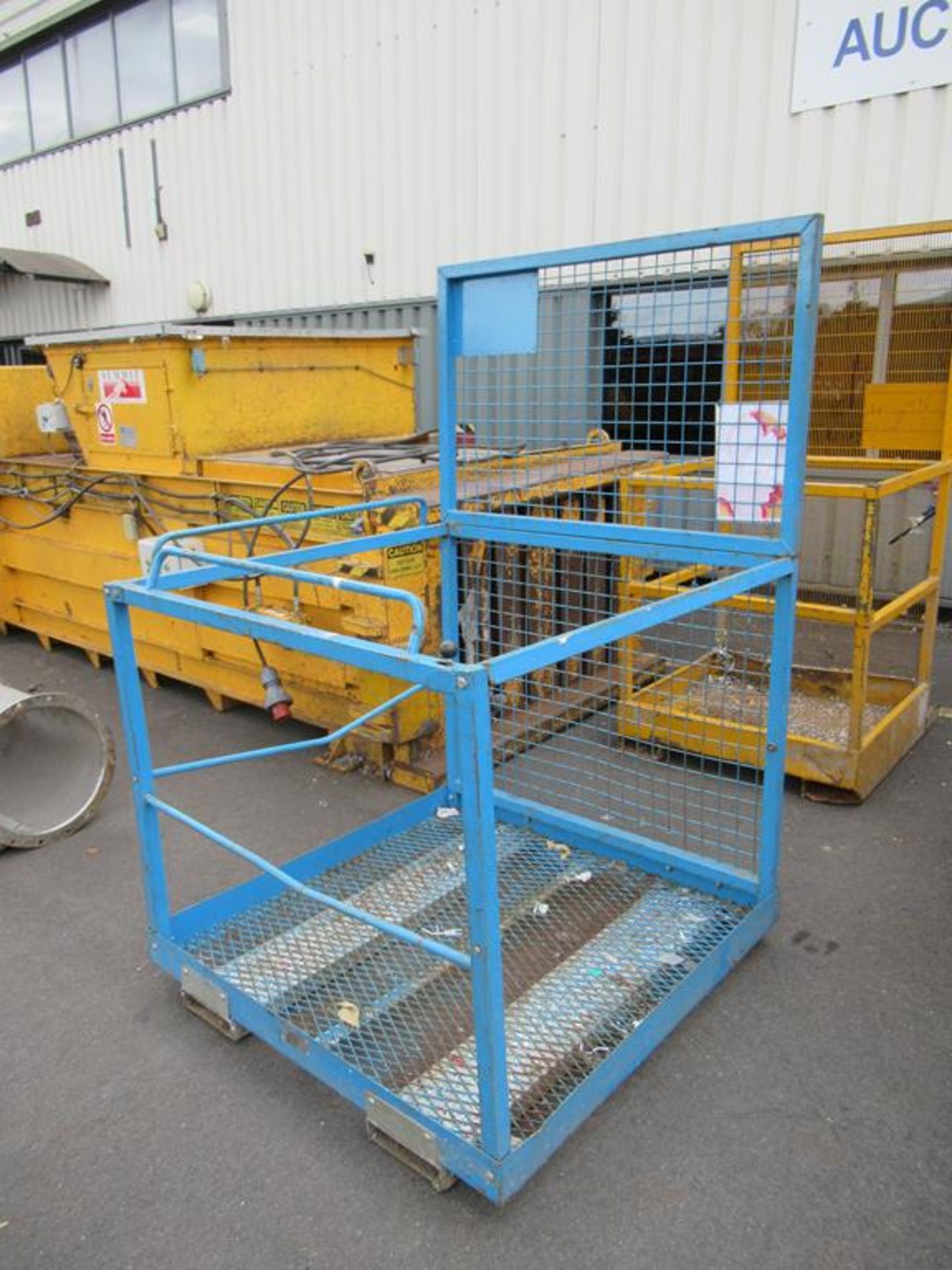 A Forklift Personel Cage/Lift. Spares or Repairs. Please note there is a £5 + VAT Lift Out Fee on th - Image 2 of 6