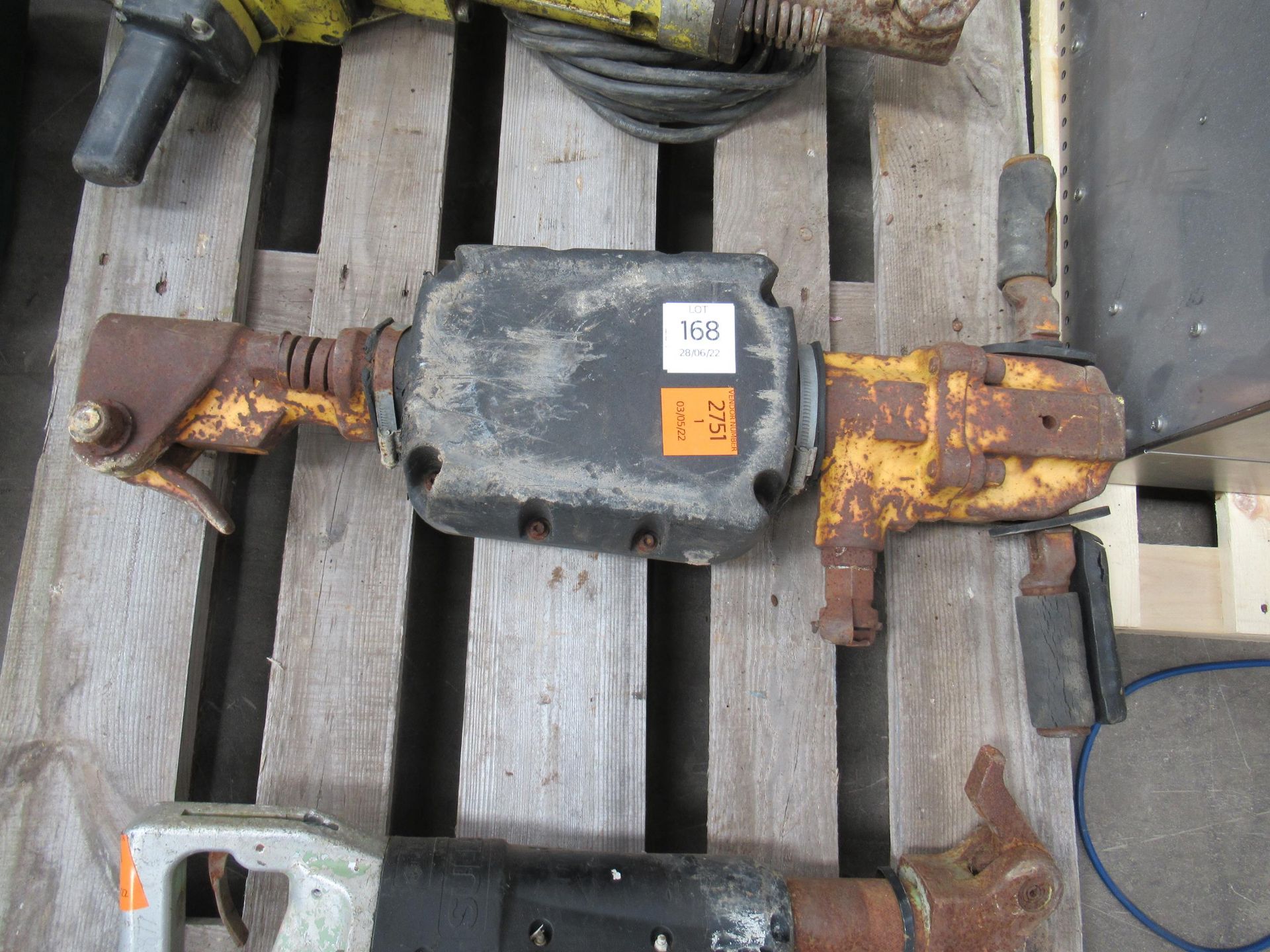Unbranded jackhammer and another sullair jackhammer - Image 3 of 3