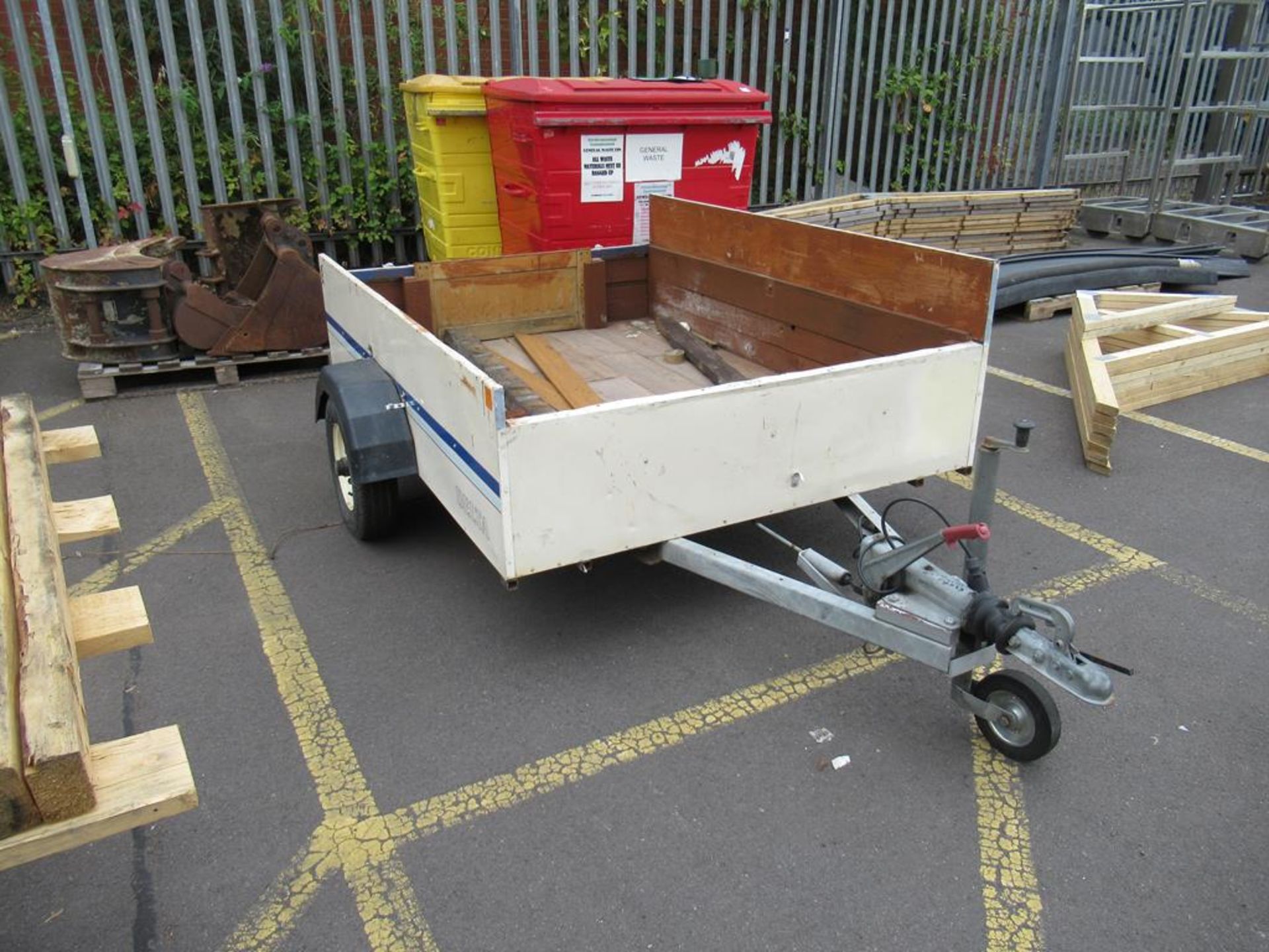 A Single Axel Trailer THIS TRAILOR HAS NO LIGHTS SO WILL NEED A LIGHT BAR TO TOW AWAY - Image 3 of 6