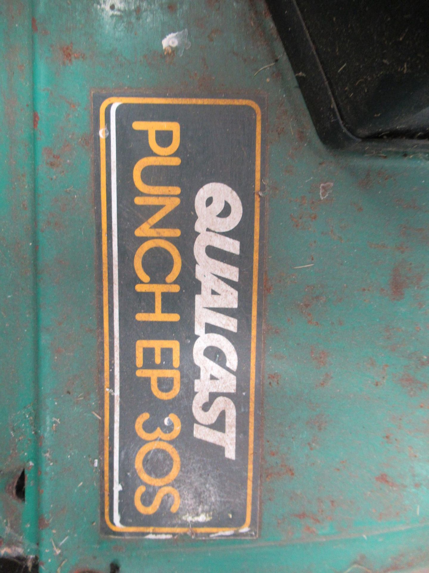 Qualcast punch EP30S electric lawnmower - Image 2 of 2