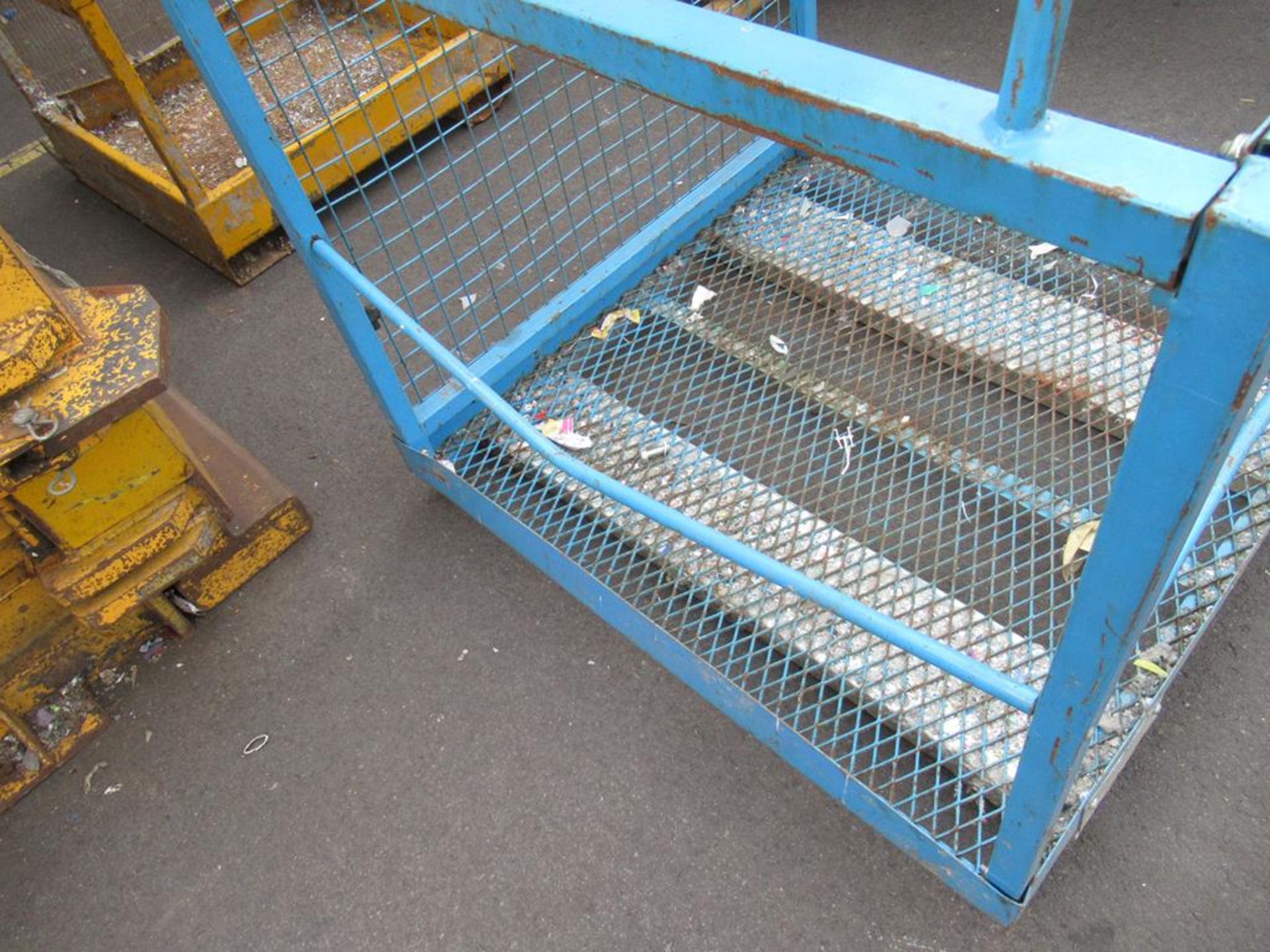 A Forklift Personel Cage/Lift. Spares or Repairs. Please note there is a £5 + VAT Lift Out Fee on th - Image 4 of 6