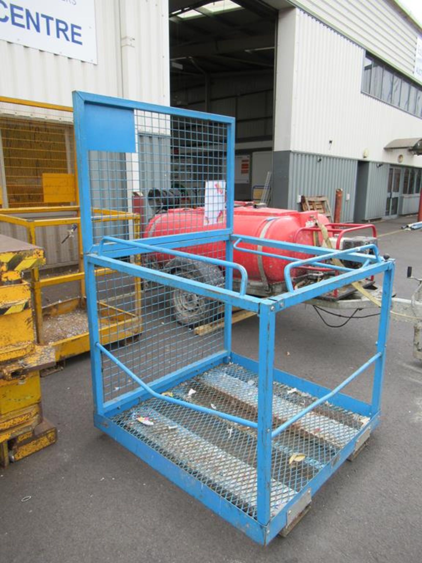 A Forklift Personel Cage/Lift. Spares or Repairs. Please note there is a £5 + VAT Lift Out Fee on th - Image 3 of 6