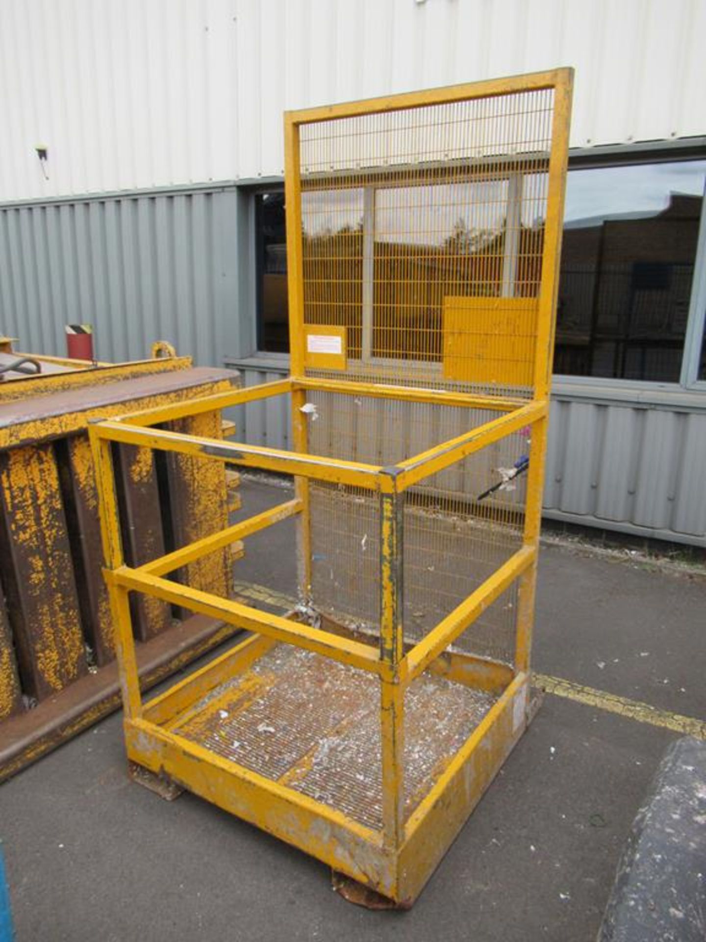 A Forklift Personel Cage/Lift. Spares or Repairs. Please note there is a £5 + VAT Lift Out Fee on th