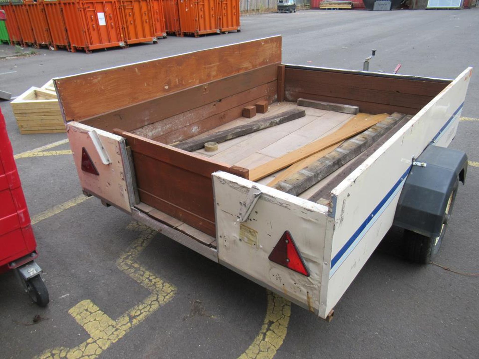 A Single Axel Trailer THIS TRAILOR HAS NO LIGHTS SO WILL NEED A LIGHT BAR TO TOW AWAY - Image 6 of 6