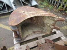 An Excavator Bucket. Width 450mm. Missing Tooth. Please note there is a £10 + VAT Lift Out Fee on t
