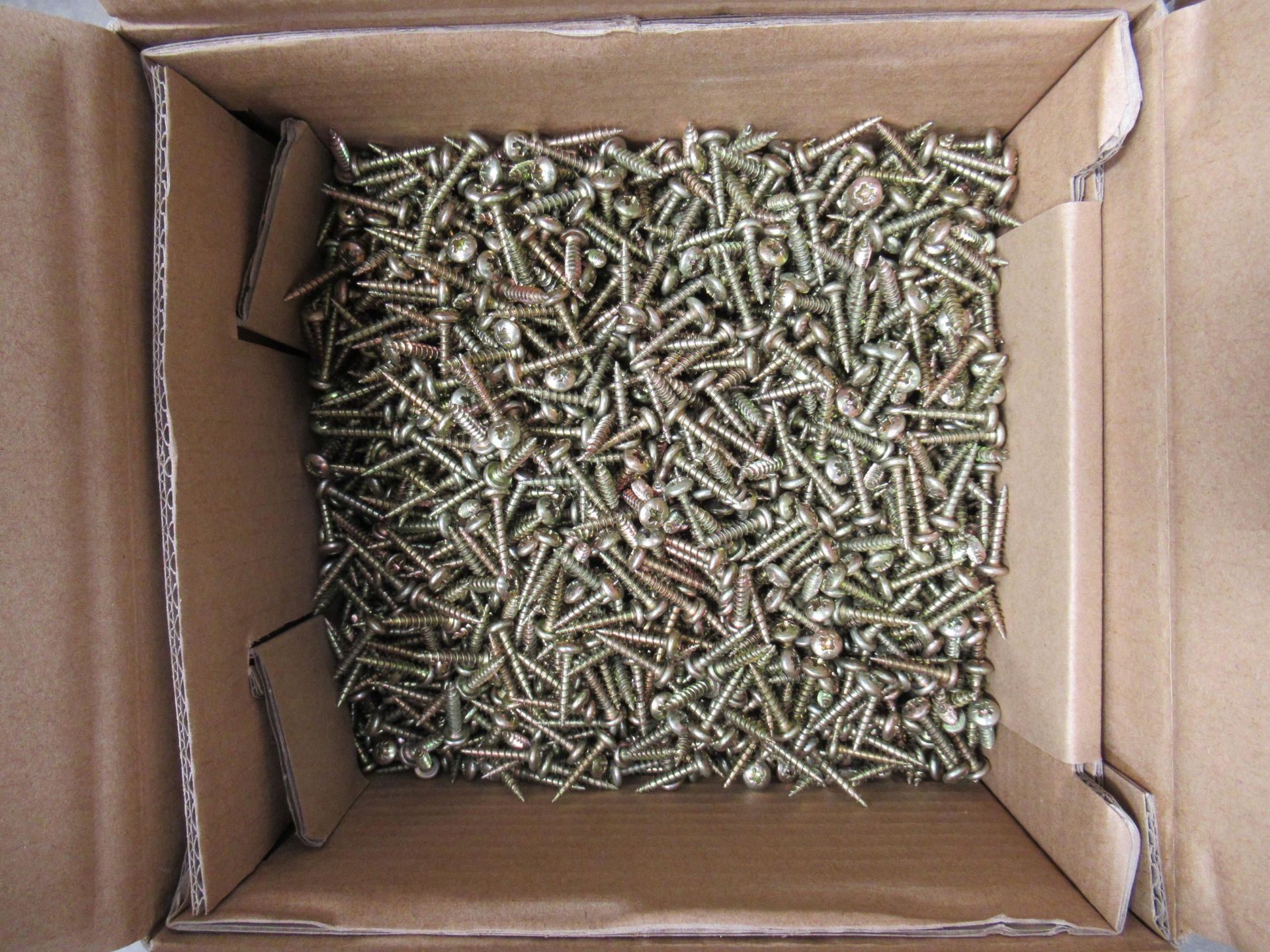 54 x Boxes of L20mm PZ2 Pozi Screws. Please note there is a £10 Plus VAT Lift Out Fee on this lot - Image 2 of 3