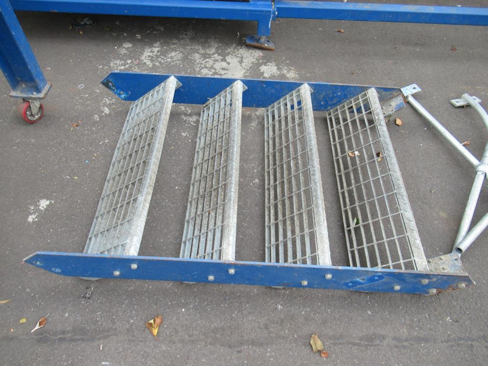 A Heavy Duty Work Platform. Part Dismantled. Working Height 1120mm - Image 5 of 6