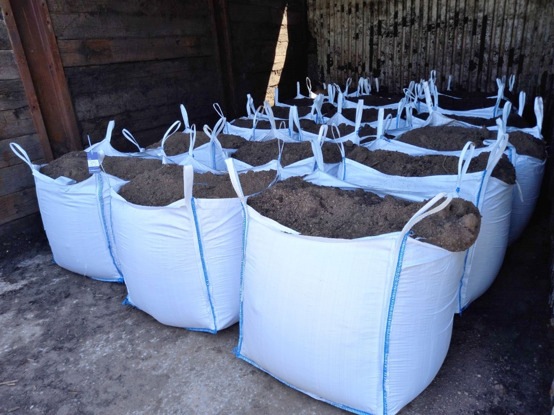 18 x 1000kg Screened Top Soil - Image 4 of 5