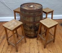 Barrel with 4 stools