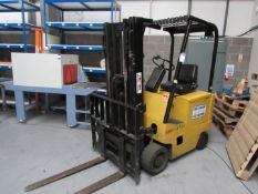 Hyster 2.50 Electric Forklift 211 Hours on clock, with charger (Flat batteries)