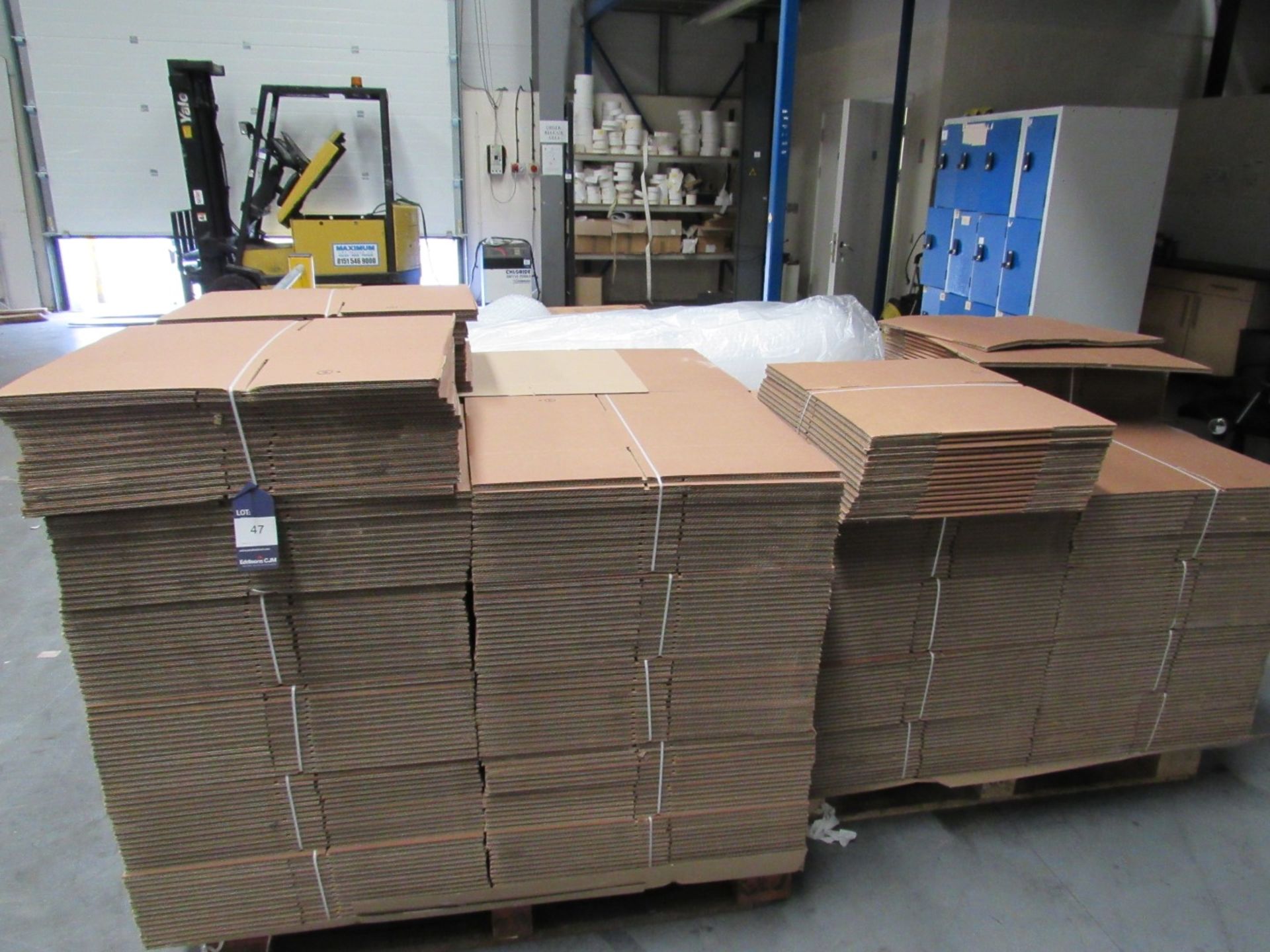 Quantity cardboard and packaging to 3 pallets - Image 2 of 2