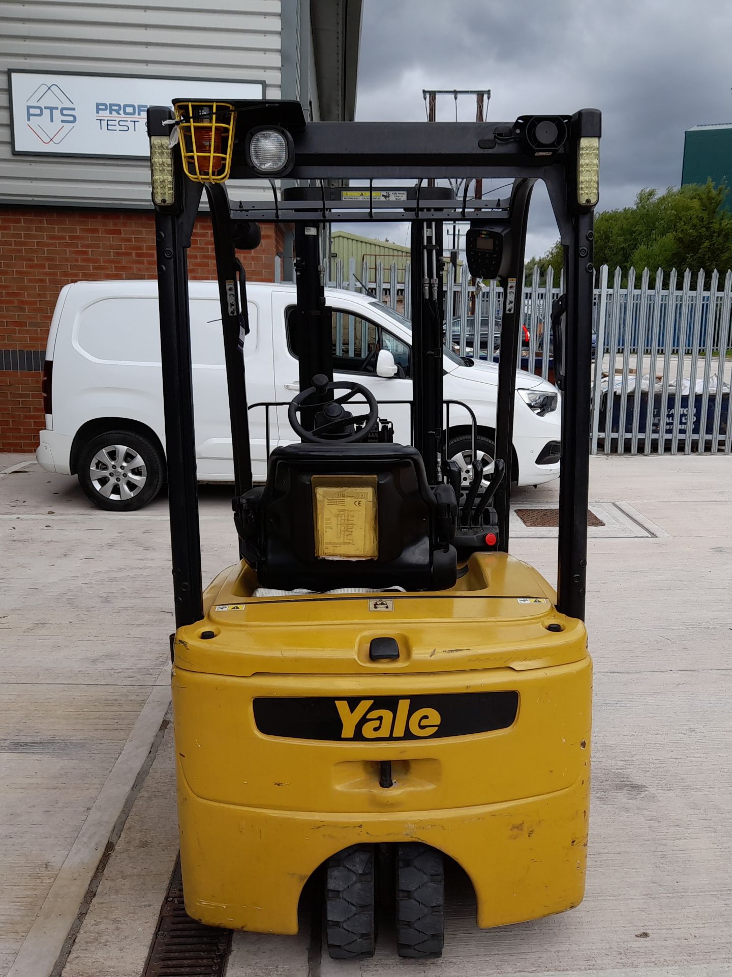 Yale ERP18VT MWBF2080 1.8tonne capacity Electric Forklift Truck, serial number G807B02410H (2010), - Image 3 of 17