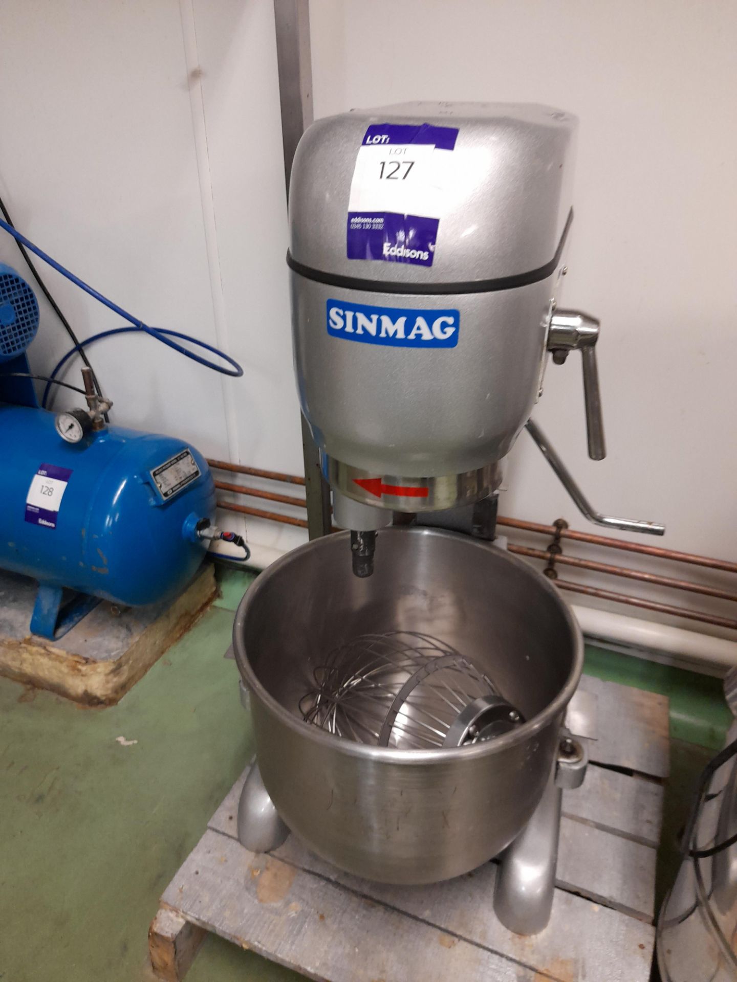 Sinmag SM201 bowl mixer, year March 2017, with bowl and balloon whisk – Located on 1st floor