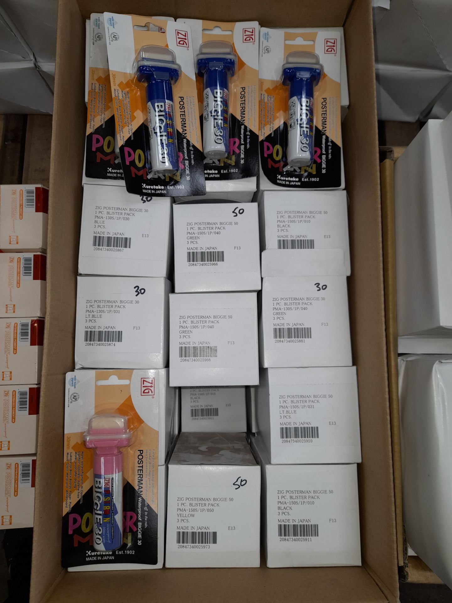 Large quantity of Kuretake Zig Posterman Biggie markers, to 2 x boxes, to include PMA-120, and PMA- - Image 2 of 5