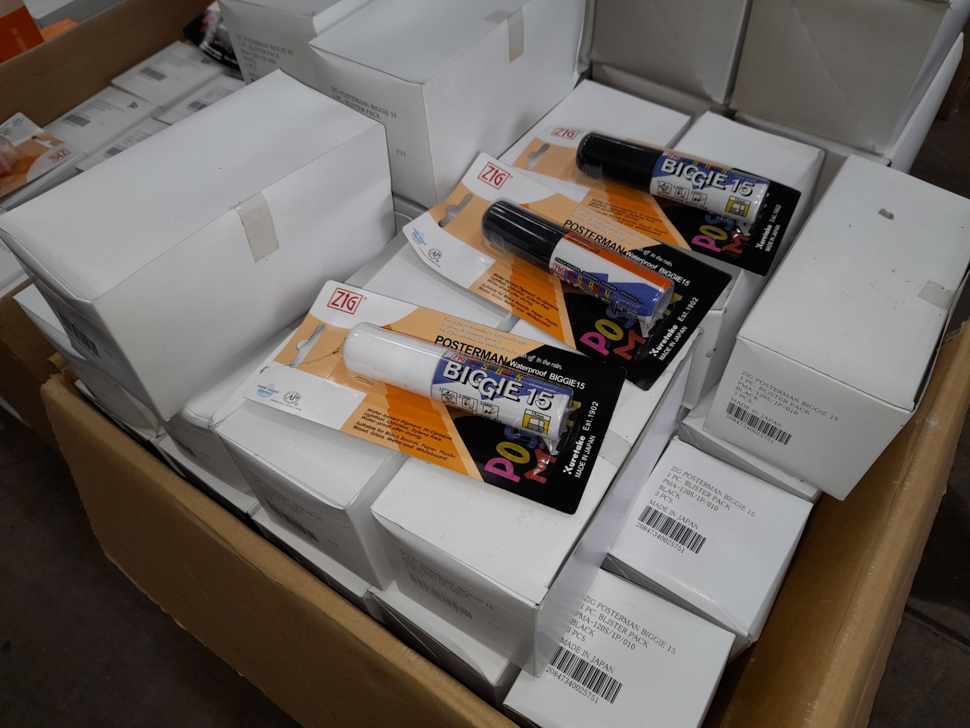 Large quantity of Kuretake Zig Posterman Biggie markers, to 2 x boxes, to include PMA-120, and PMA- - Image 5 of 5