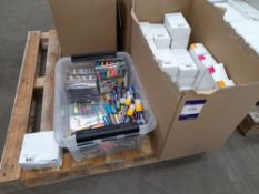 Assortment of Securit markers to 2 x boxes, to include packs of chalk markers, SMA 510, SMA 820