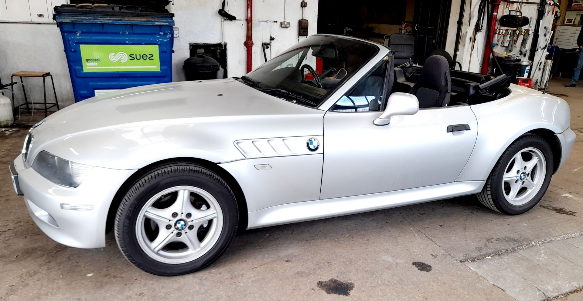 BMW Z3 Convertible 1895cc, Petrol, Manual, Silver, 29.09.2000, Registration X929 AFP, 69,586 - Image 9 of 17