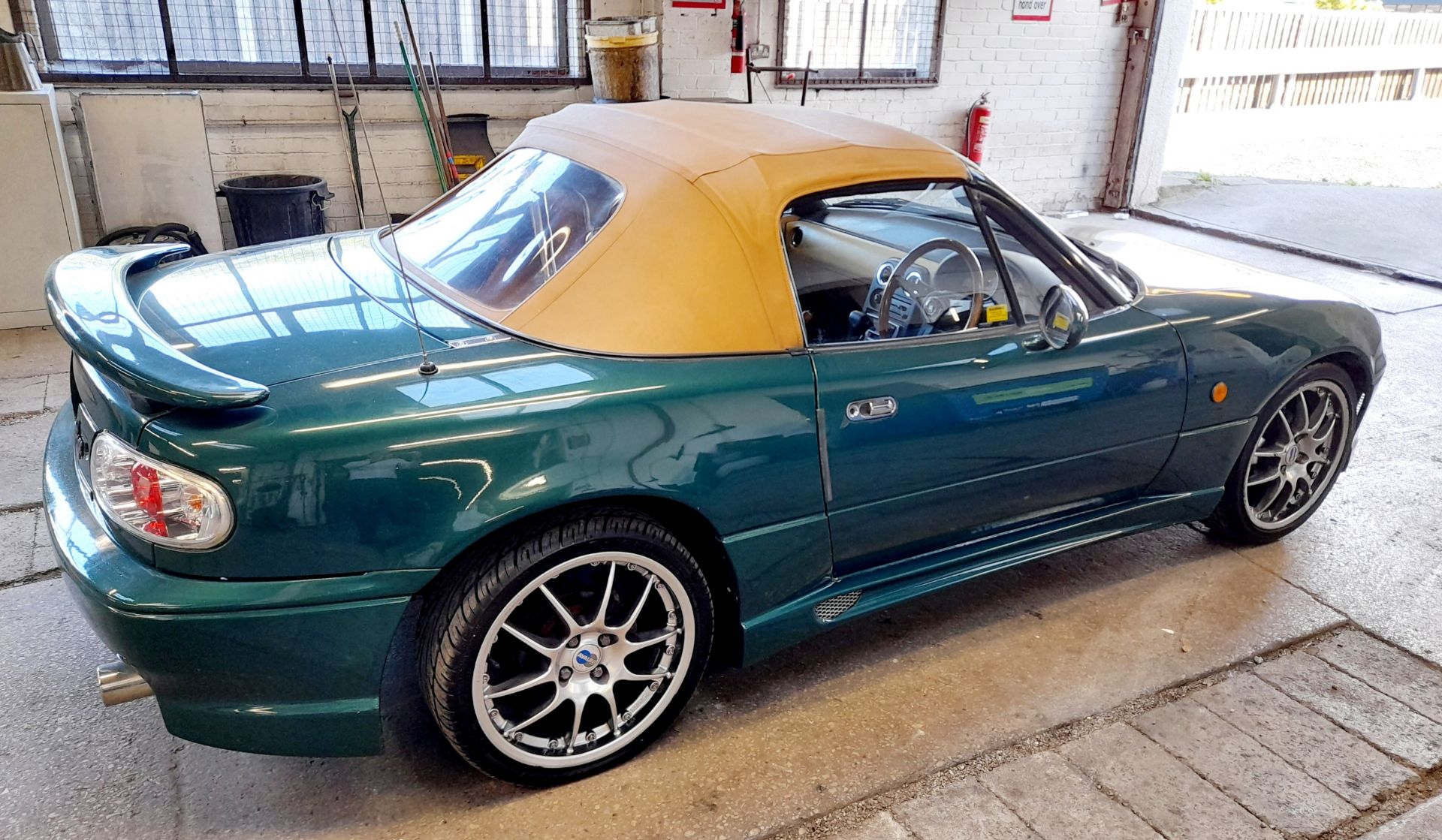 Mazda Eunos Convertible 1598cc, Petrol, Auto, Green, Registration B16 MEP, MOT 11.04.2023, V5 - Image 6 of 15