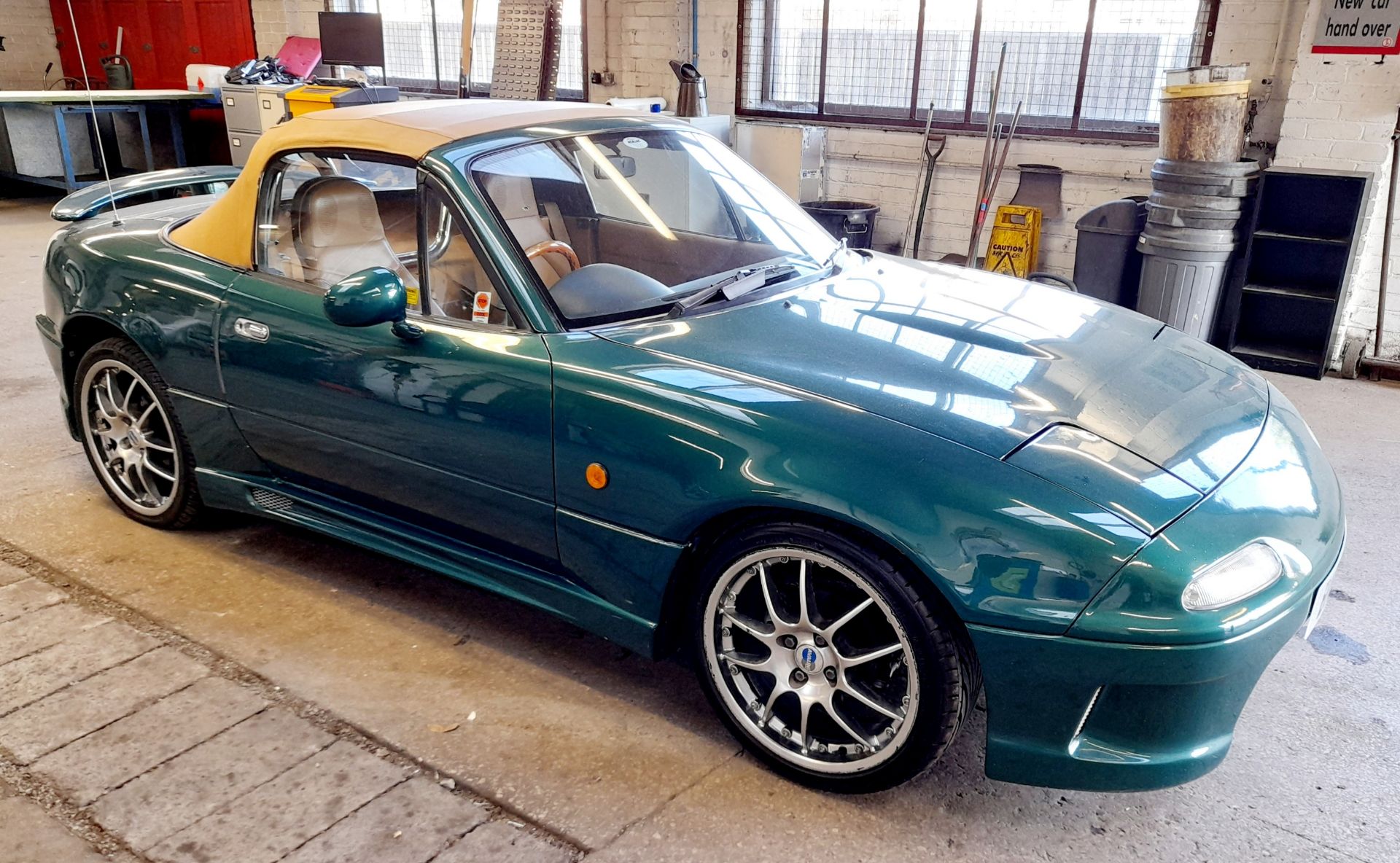 Mazda Eunos Convertible 1598cc, Petrol, Auto, Green, Registration B16 MEP, MOT 11.04.2023, V5 - Image 7 of 15