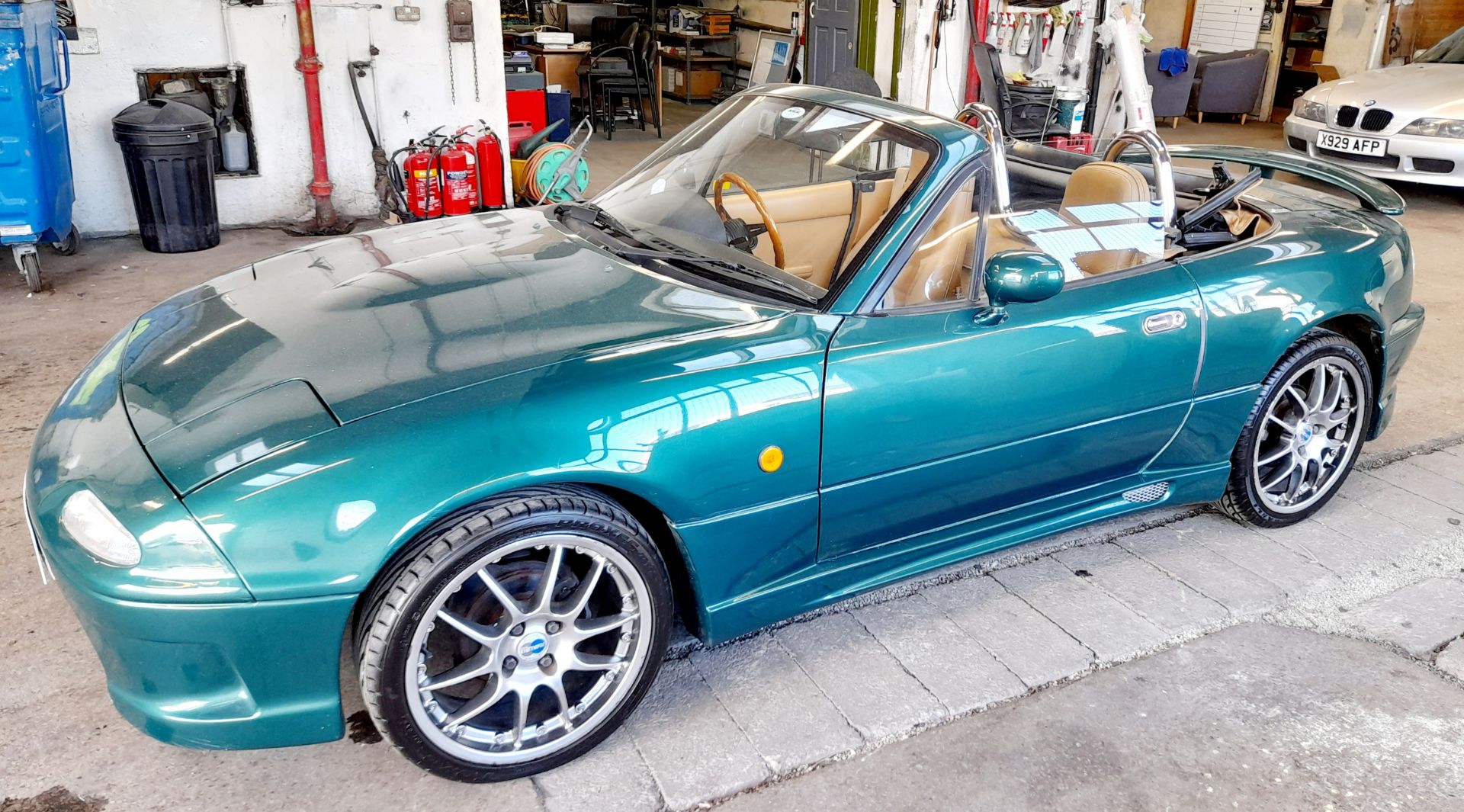 Mazda Eunos Convertible 1598cc, Petrol, Auto, Green, Registration B16 MEP, MOT 11.04.2023, V5 - Image 4 of 15