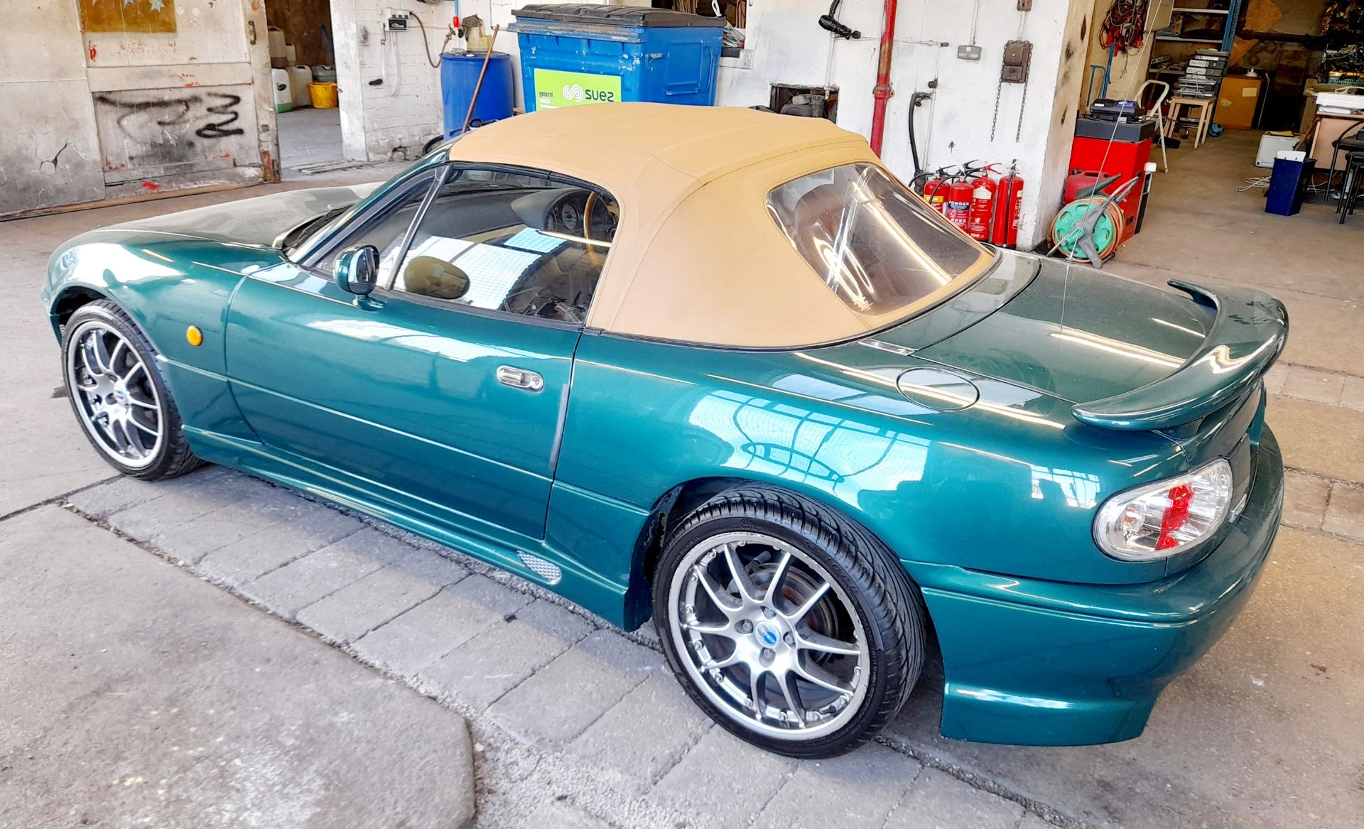 Mazda Eunos Convertible 1598cc, Petrol, Auto, Green, Registration B16 MEP, MOT 11.04.2023, V5 - Image 8 of 15