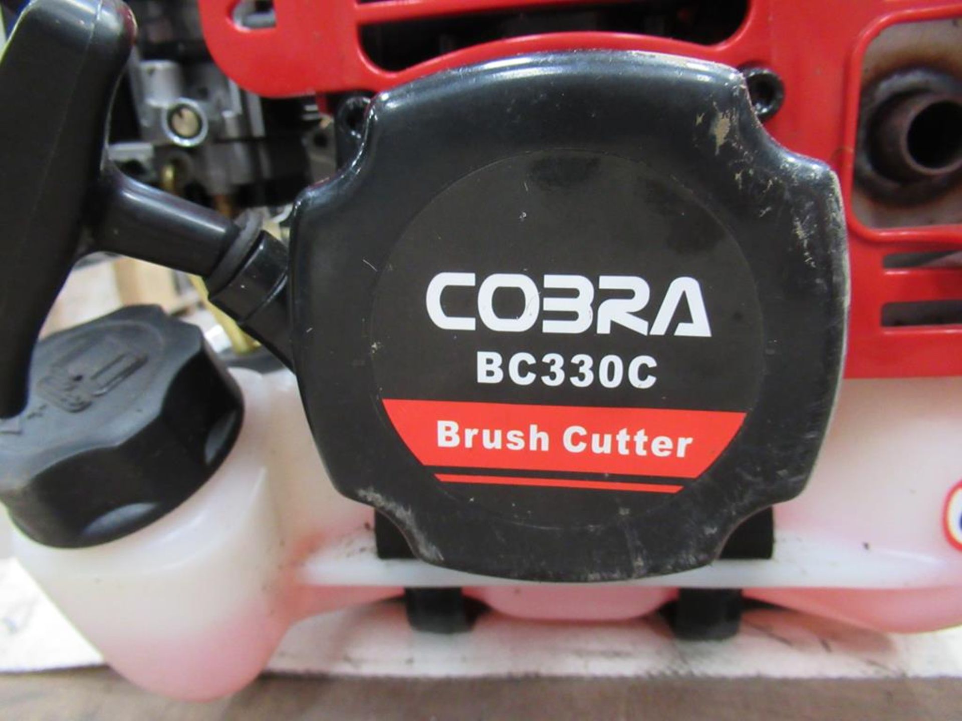 Cobra BC330C Petrol Powered Strimmer - Image 5 of 6
