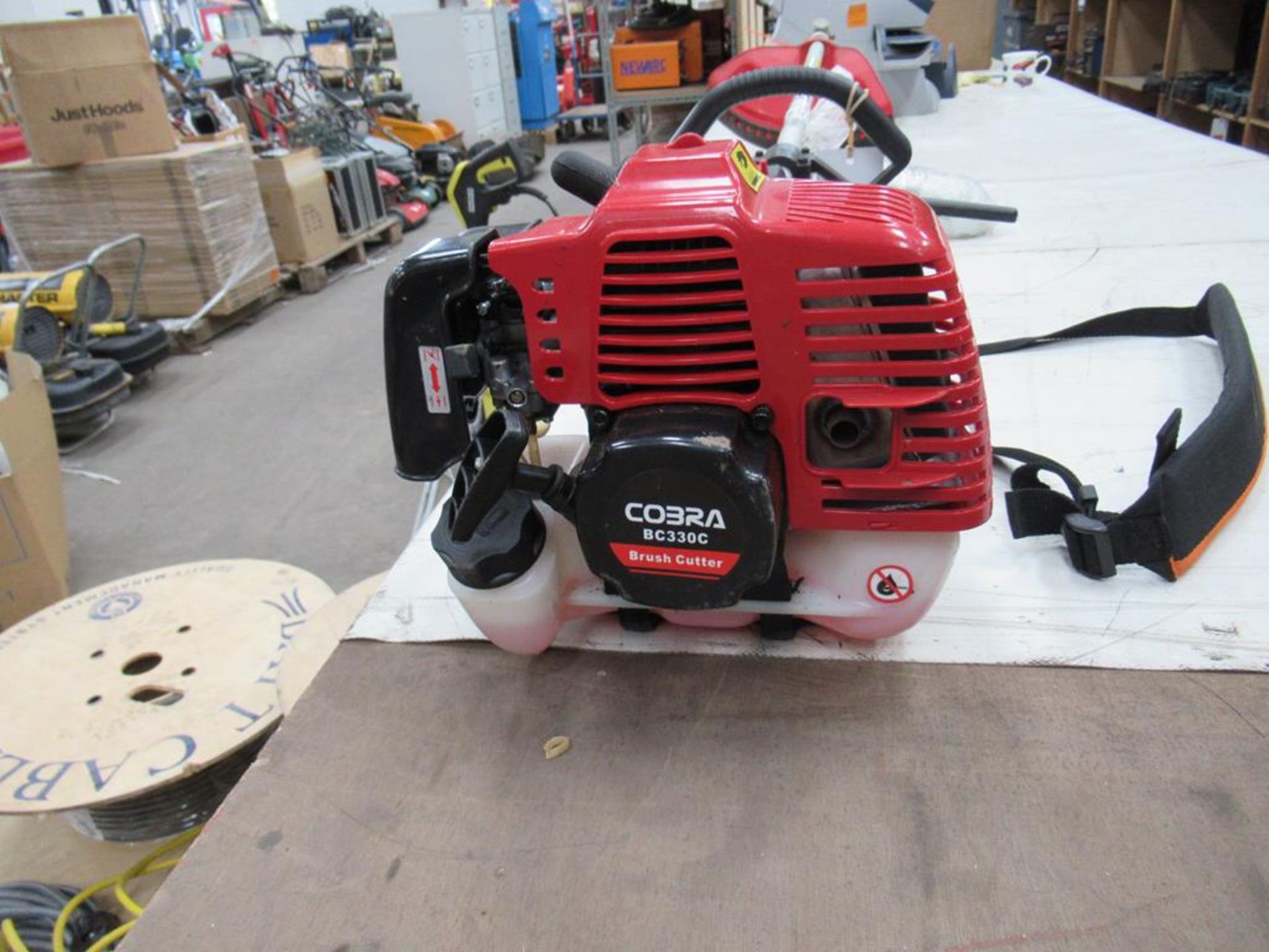 Cobra BC330C Petrol Powered Strimmer - Image 4 of 6